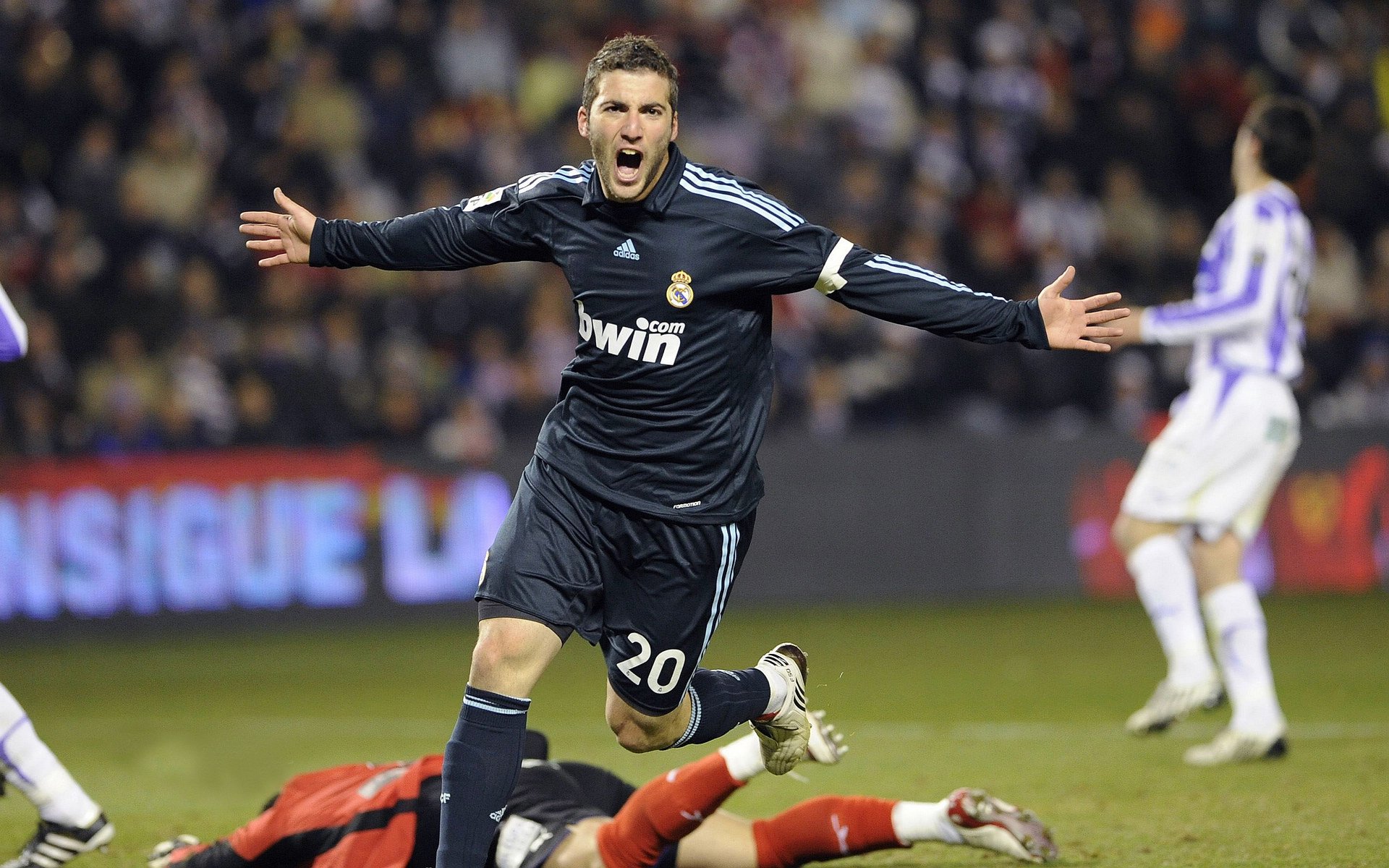 开云体育全站-赛季感动：那些令人动容的比赛瞬间，赛场感言